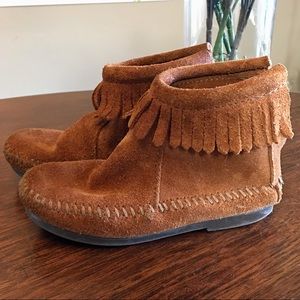 Minnetonka Fringe Moccasins - Girls - Size 10
